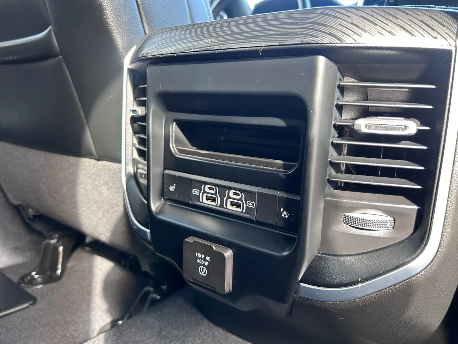 Used 2024 RAM 2500 Laramie w/ Night Edition image 26