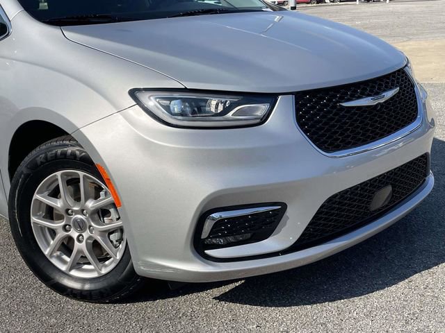 Used 2024 Chrysler Pacifica Touring-L image 9