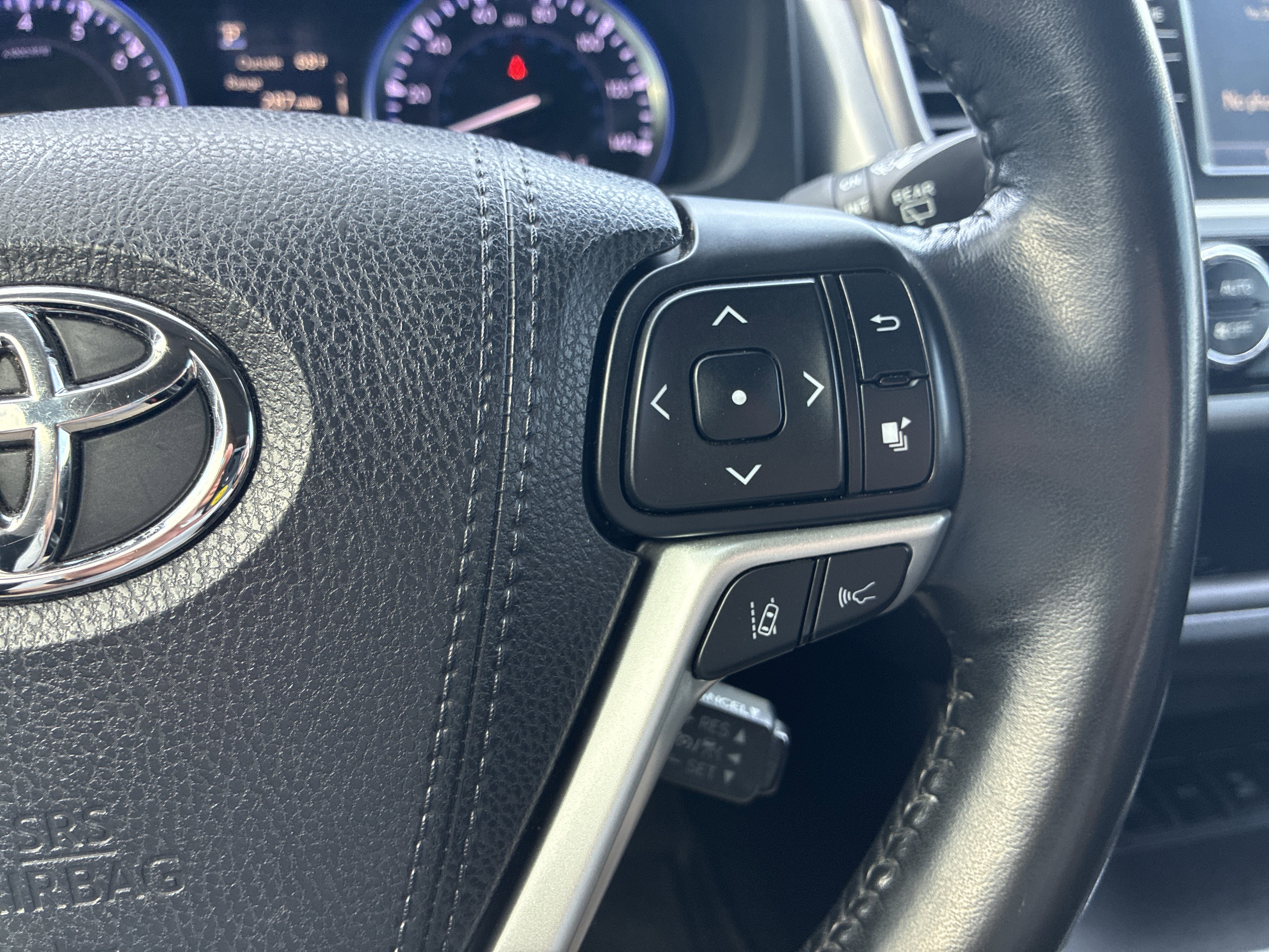 Used 2017 Toyota Highlander SE AWD/4WD image 32