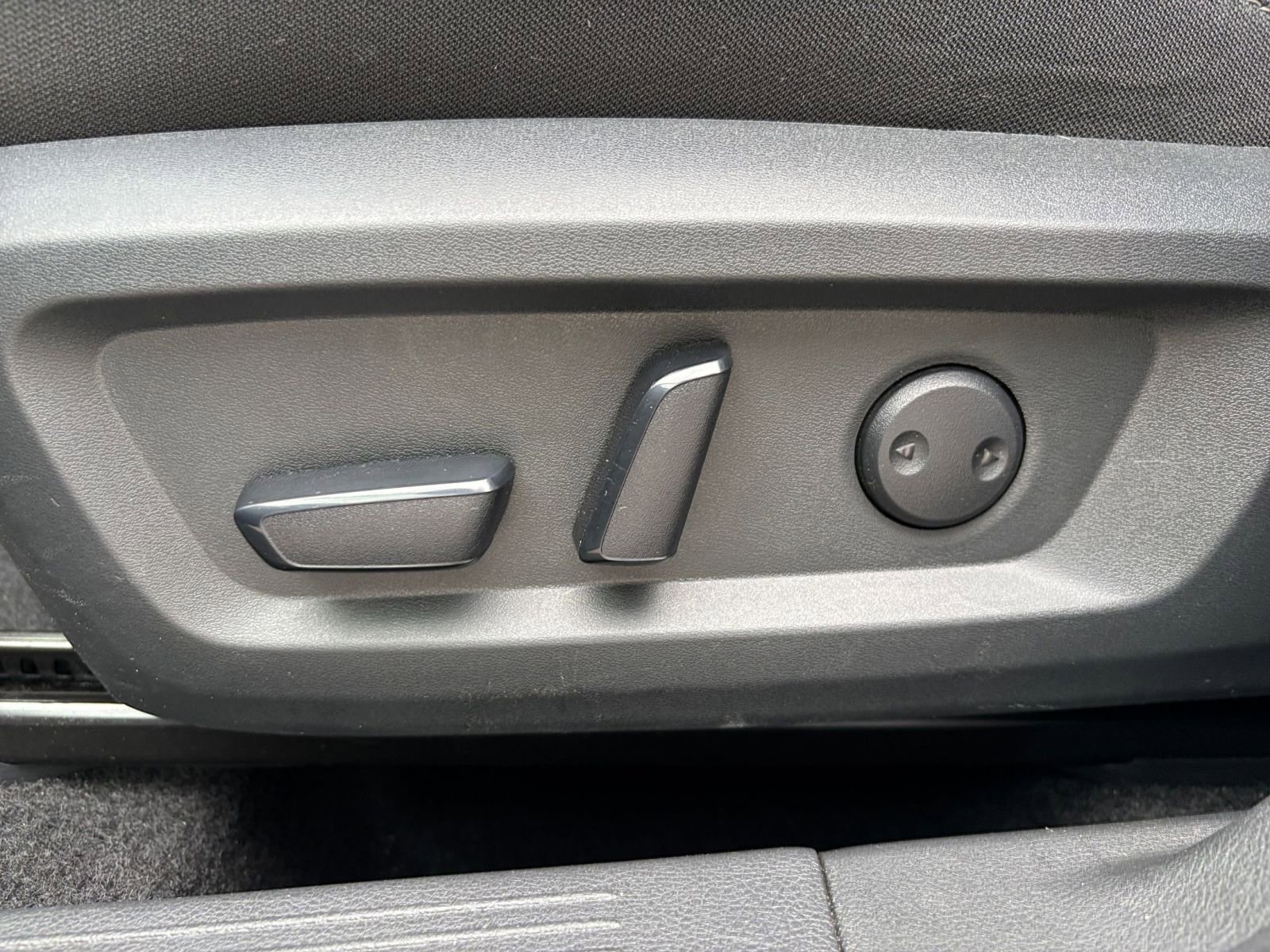 Used 2025 Nissan Rogue SV FWD image 22