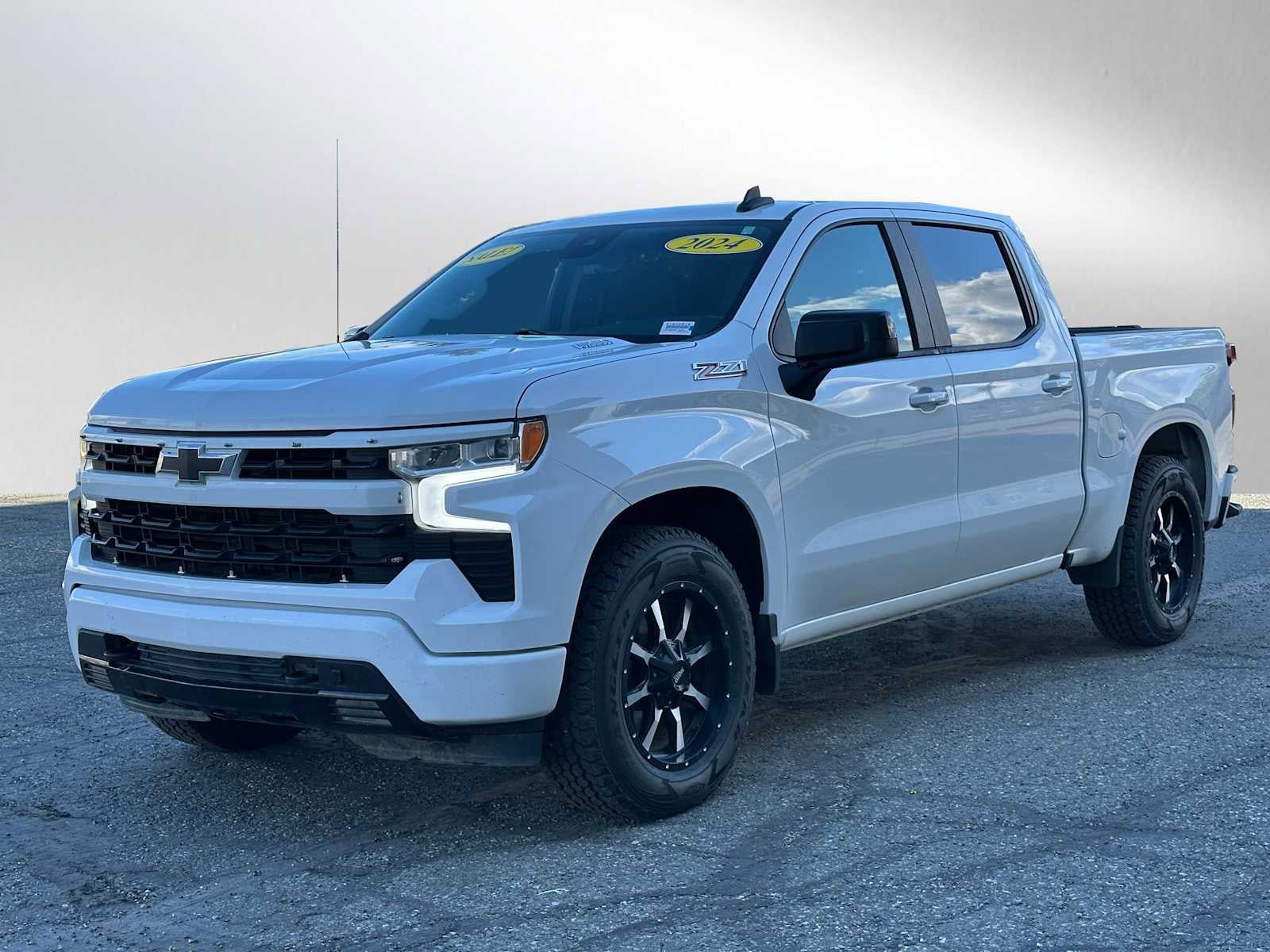 Used 2024 Chevrolet Silverado 1500 RST w/ Z71 Off-Road Package AWD/4WD image 3