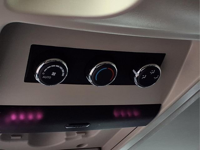 Used 2014 Chrysler Town & Country Touring image 20