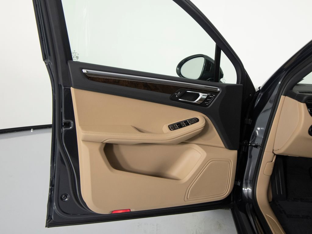 New 2026 Porsche Macan AWD/4WD image 18