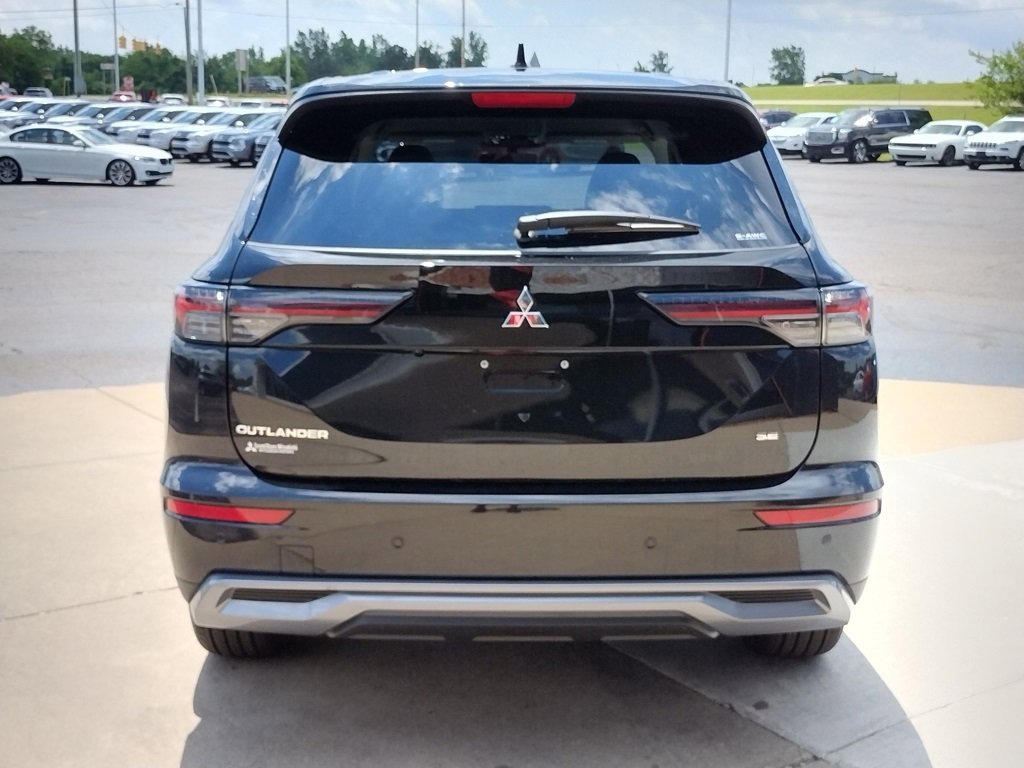 New 2025 Mitsubishi Outlander SE image 18