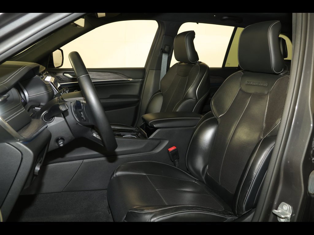 Used 2022 Jeep Grand Cherokee Overland w/ Luxury Tech Group IV image 23