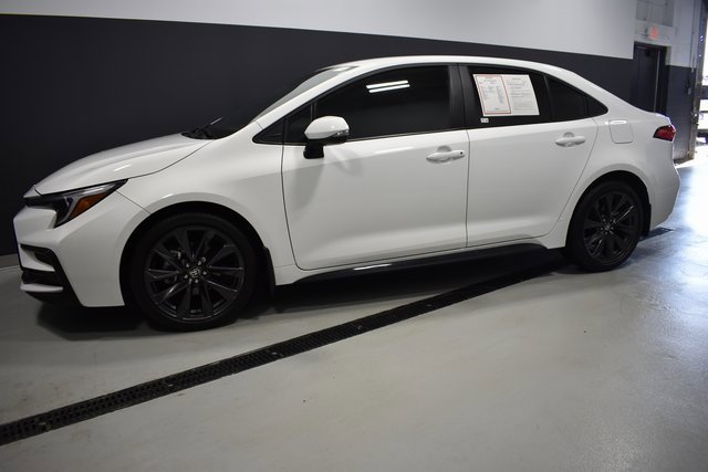 Used 2025 Toyota Corolla SE image 2