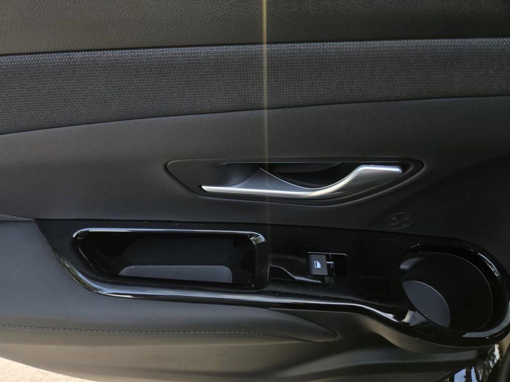 Used 2025 Hyundai Santa Cruz Limited image 14