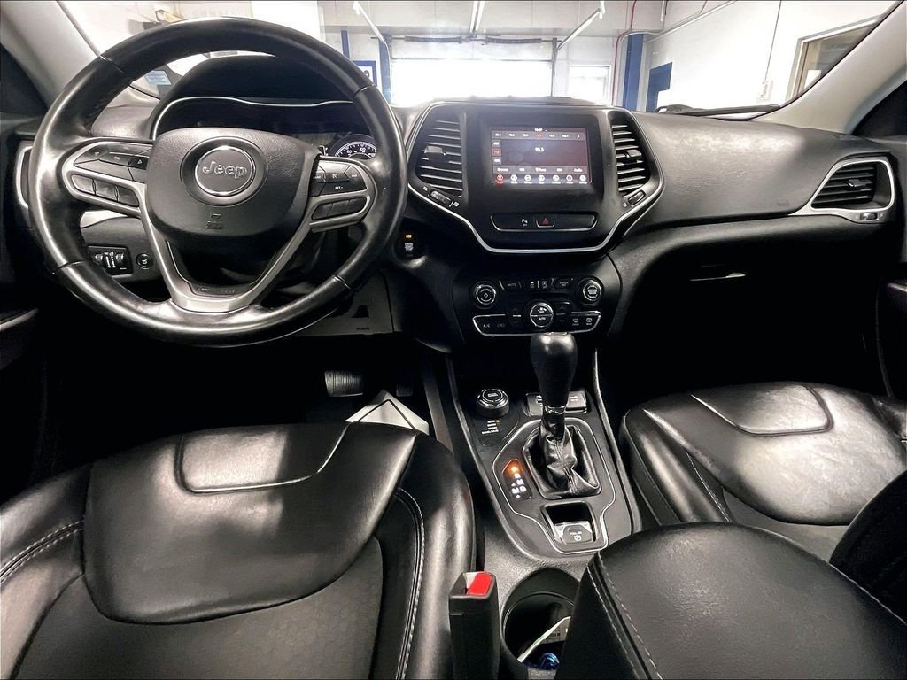 Used 2019 Jeep Cherokee Latitude Plus w/ Comfort/Convenience Group AWD/4WD image 21