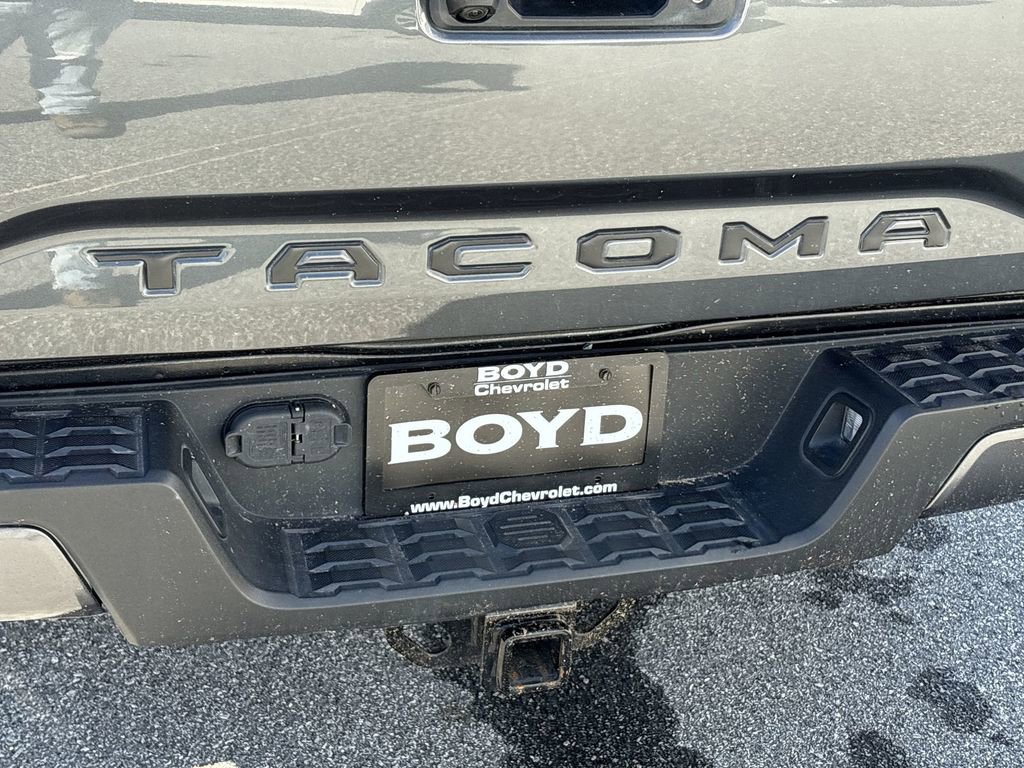Used 2023 Toyota Tacoma SR5 w/ Technology Package image 31