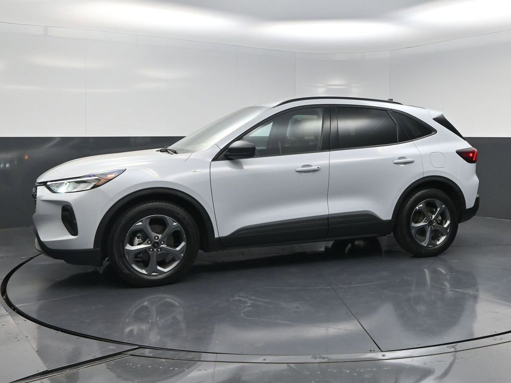 Used 2025 Ford Escape ST-Line FWD image 3