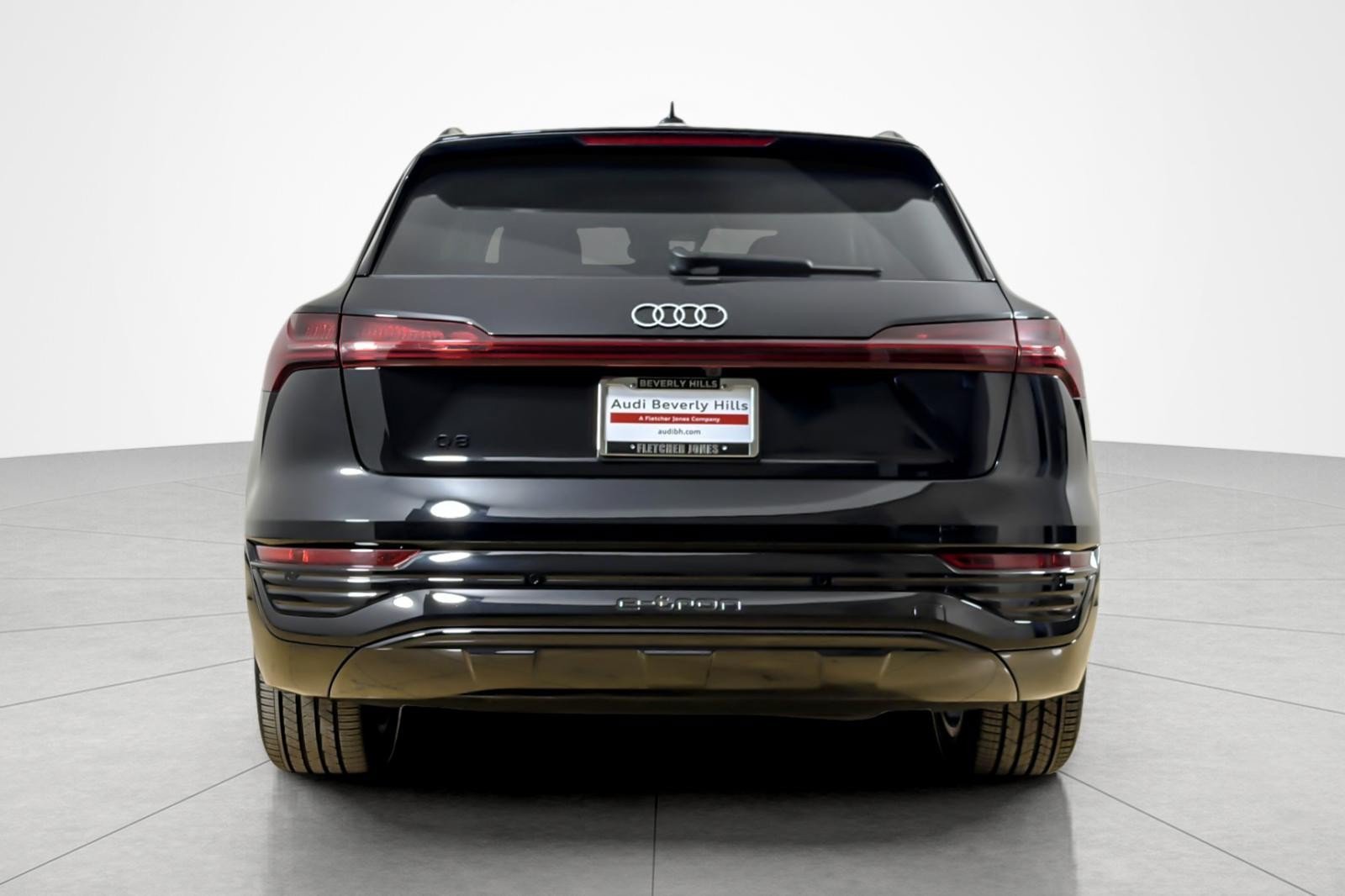 Used 2024 Audi Q8 e-tron Premium AWD/4WD image 4
