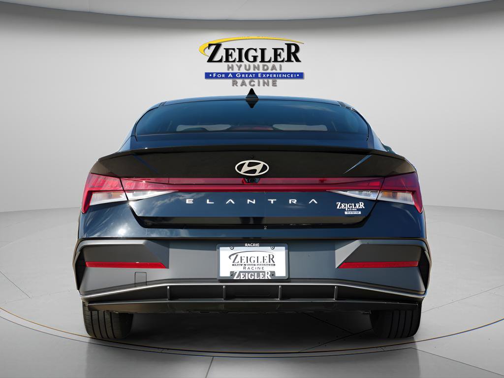 Used 2025 Hyundai Elantra SEL FWD image 7