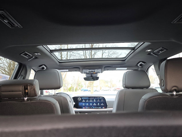 Certified 2026 Chevrolet Suburban High Country image 28