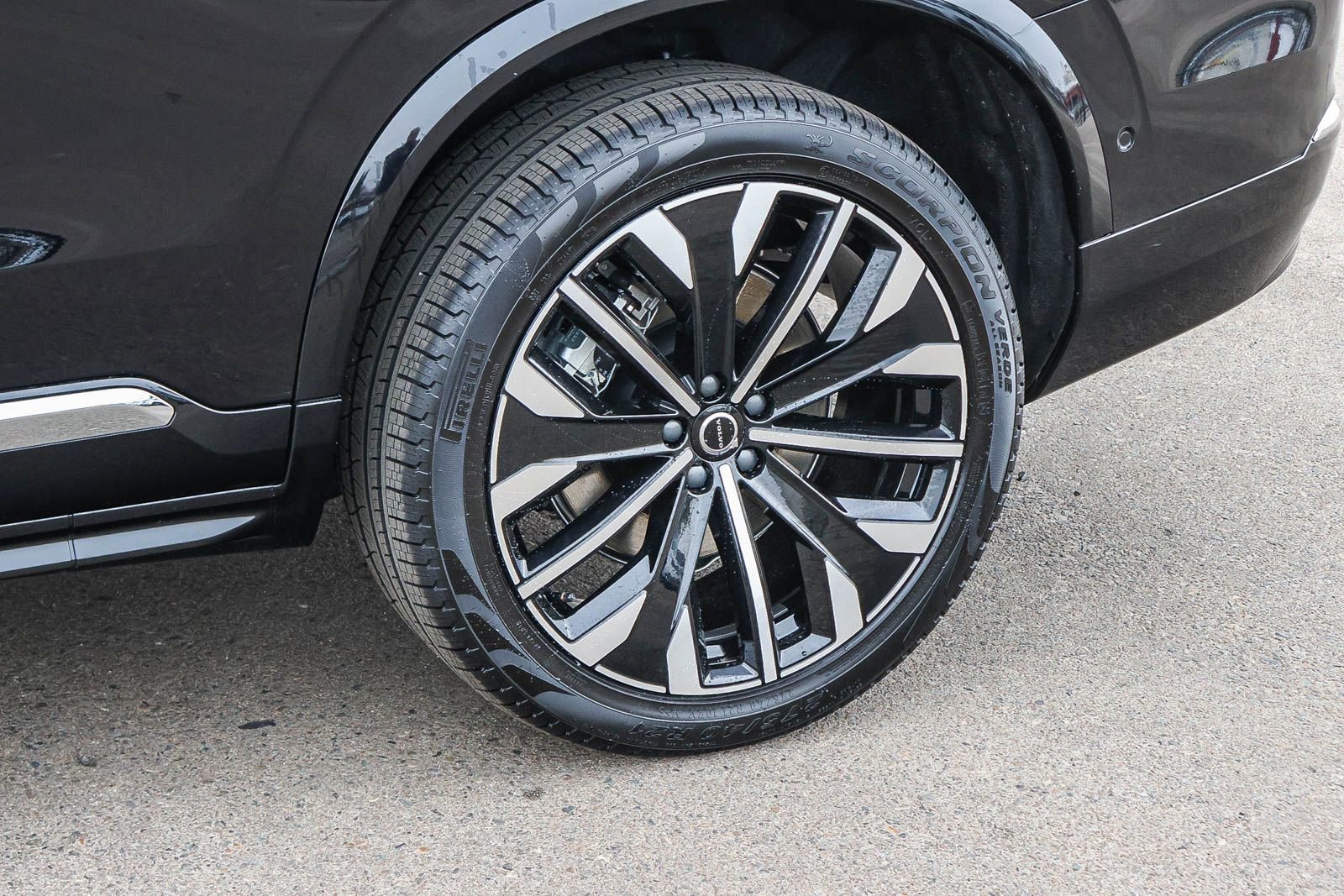 New 2026 Volvo XC90 T8 Plus w/ Protection Package Premier image 10