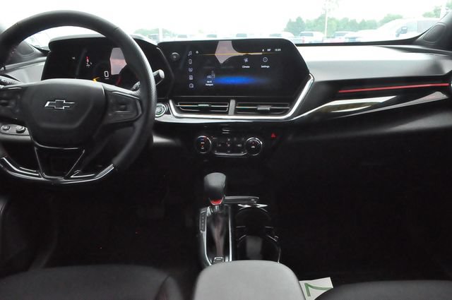 Used 2025 Chevrolet Trax RS w/ Driver Confidence Package FWD image 16