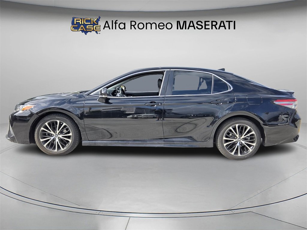 Used 2019 Toyota Camry L image 3