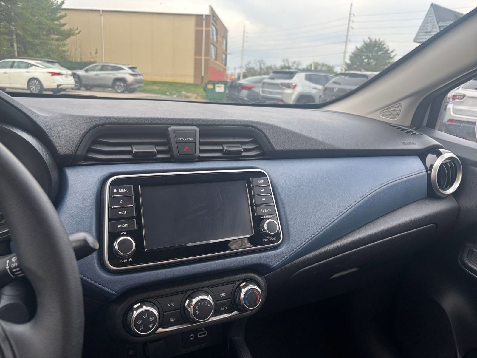 Used 2025 Nissan Versa SV image 33