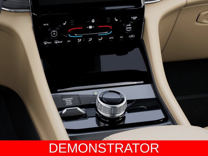 New 2025 Jeep Grand Cherokee Limited w/ Black Appearance Package AWD/4WD image 24