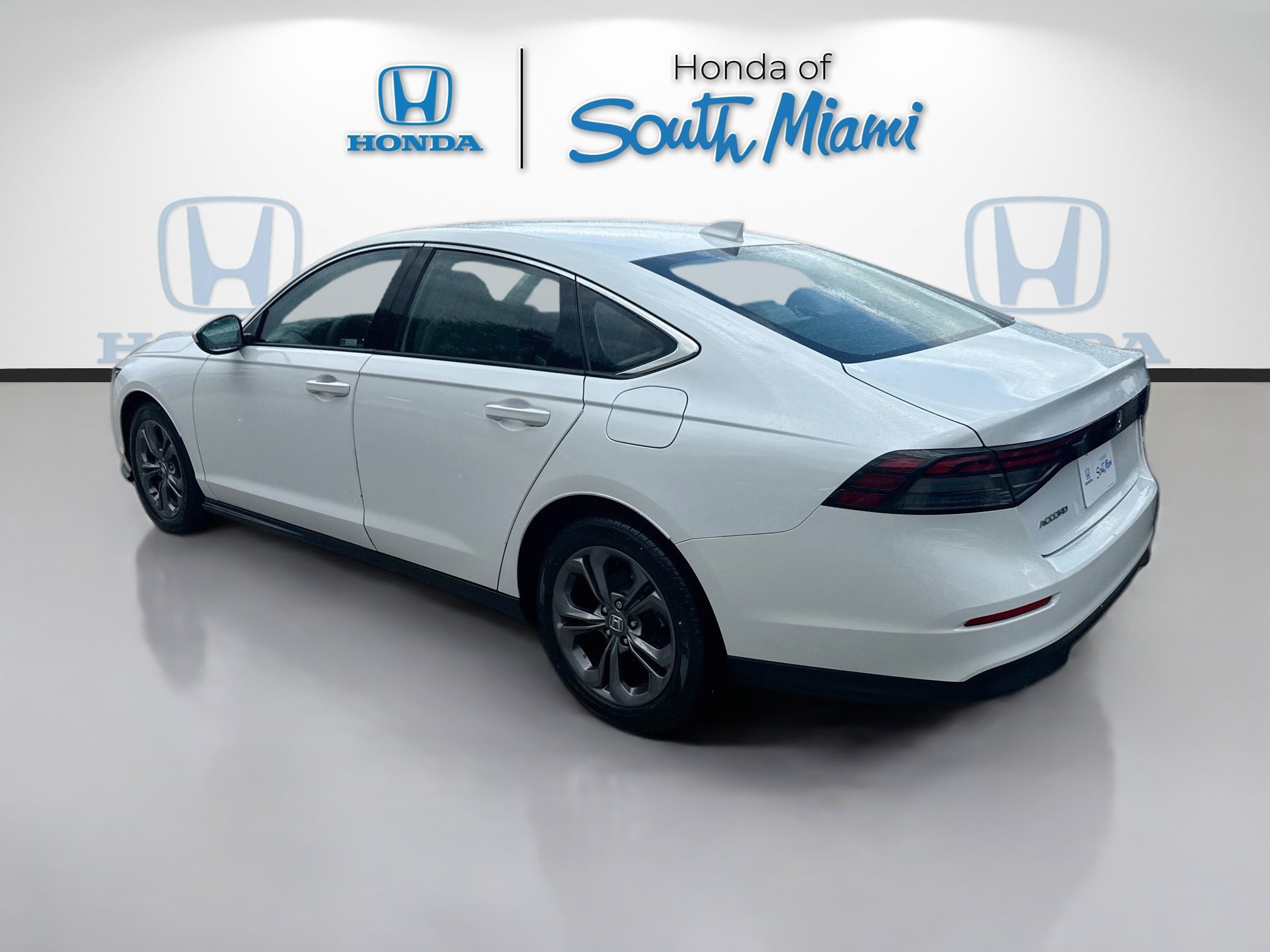 Used 2023 Honda Accord EX image 4