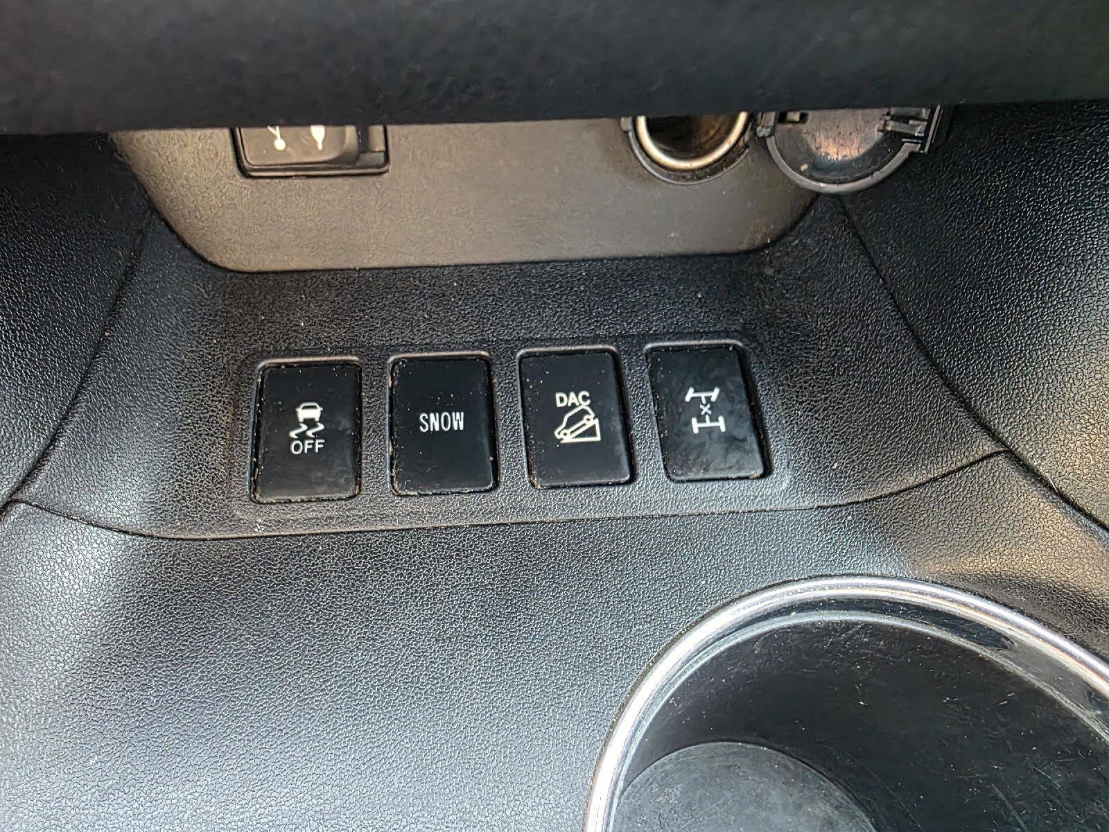 Used 2014 Toyota Highlander XLE AWD/4WD image 16