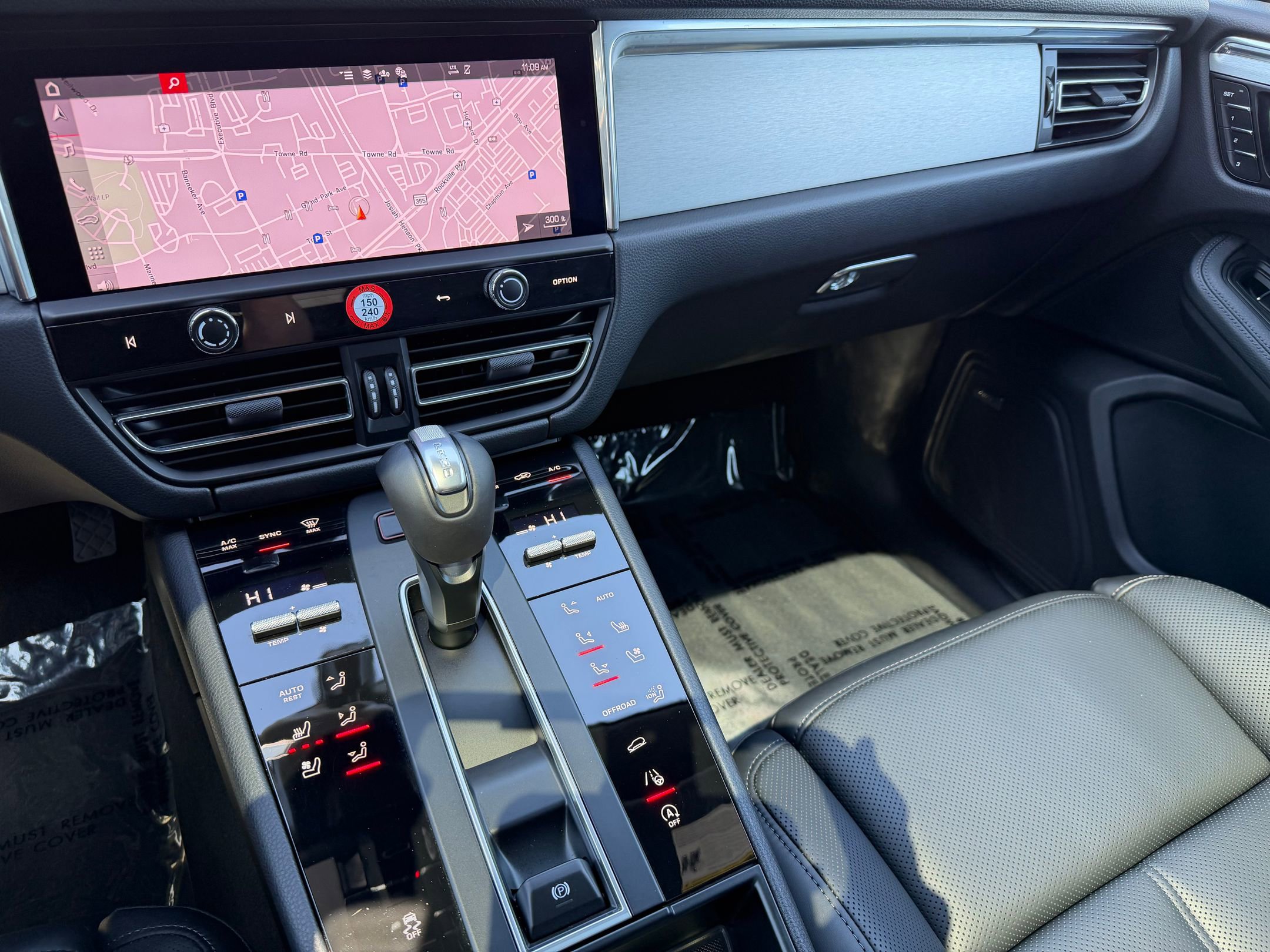 Certified 2026 Porsche Macan AWD/4WD image 27