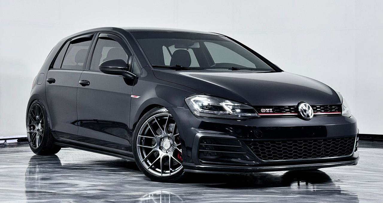 Used 2019 Volkswagen GTI SE FWD image 2