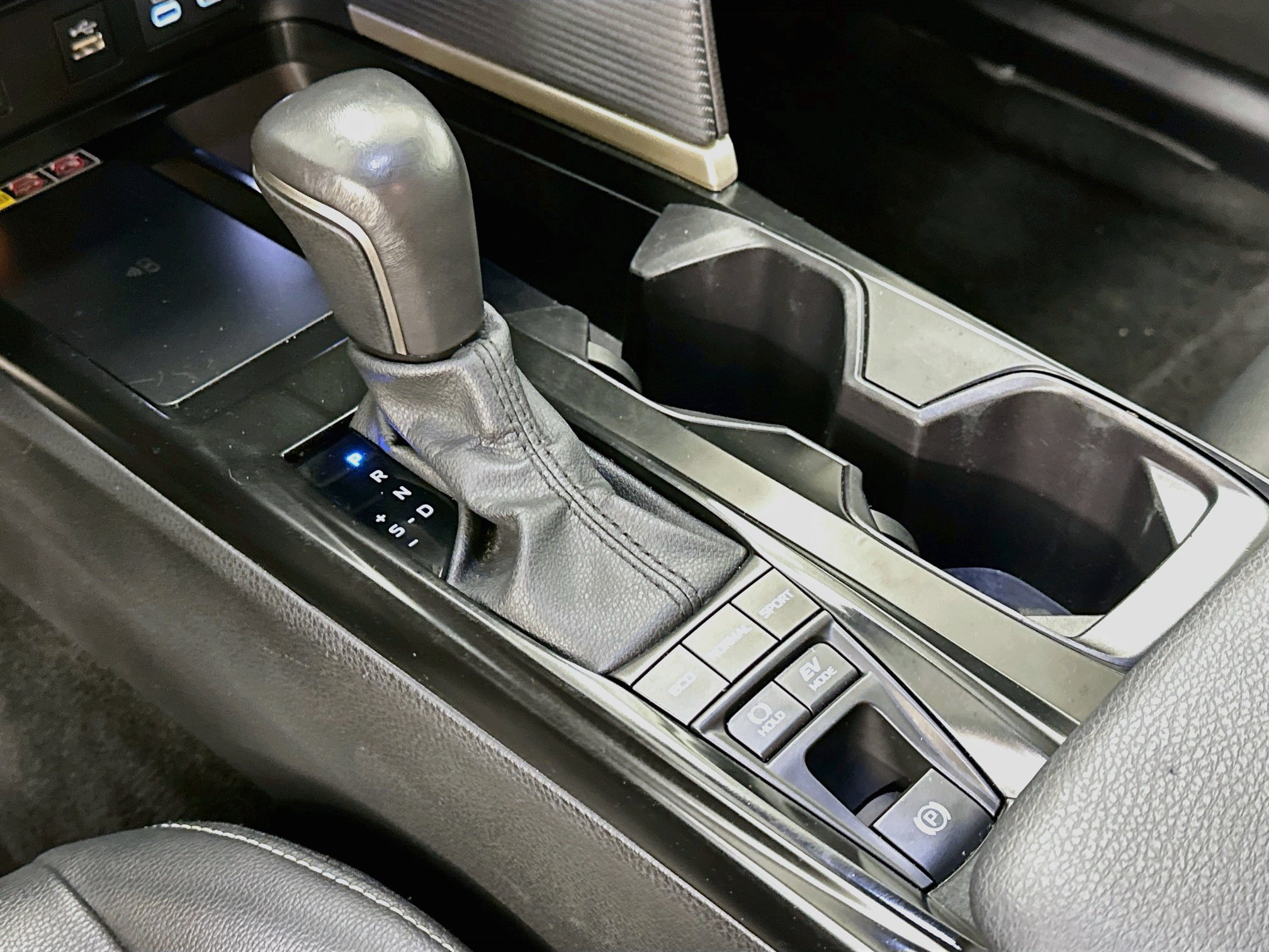 Used 2025 Toyota Camry SE FWD image 25