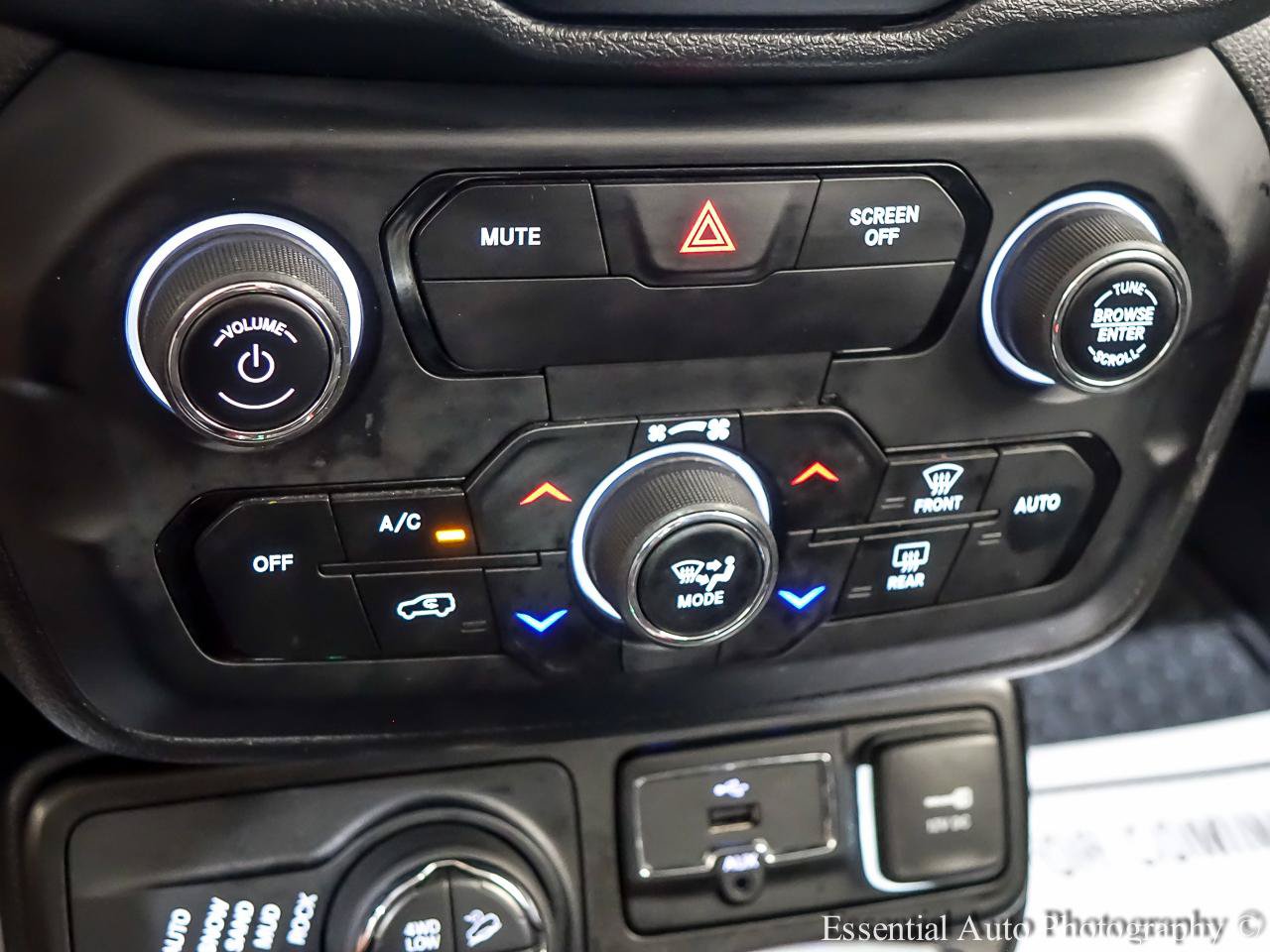 Used 2019 Jeep Renegade Trailhawk w/ Cold Weather Group II AWD/4WD image 22