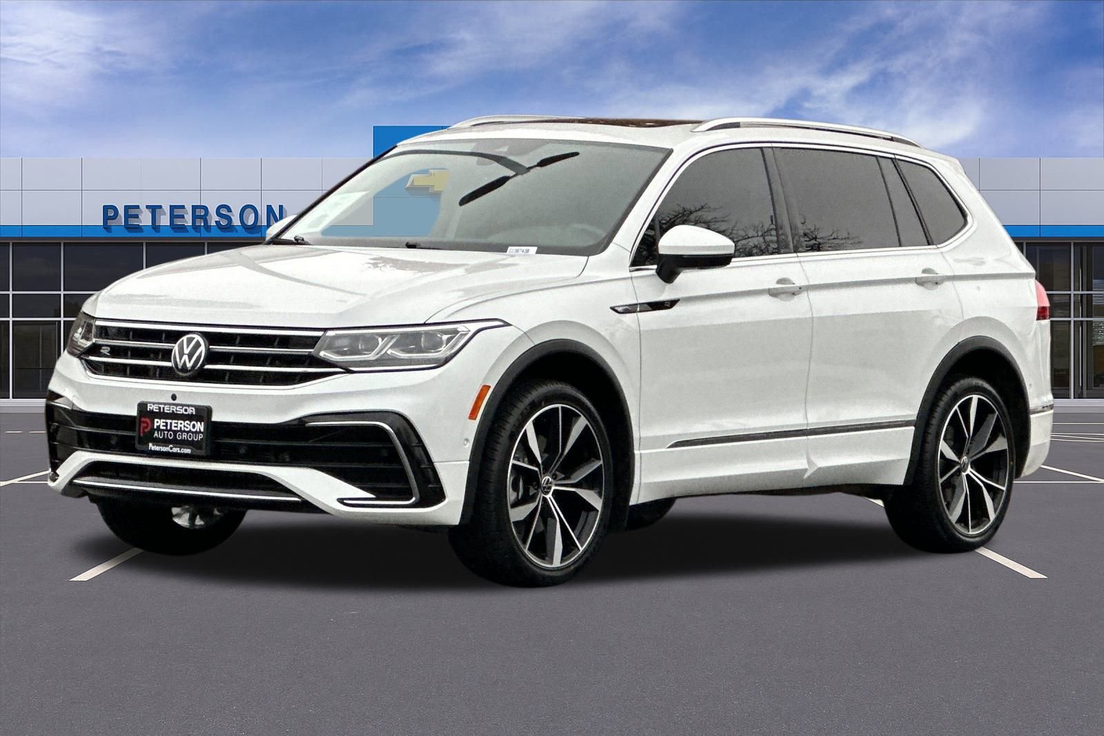 Used 2024 Volkswagen Tiguan SEL R-Line image 8