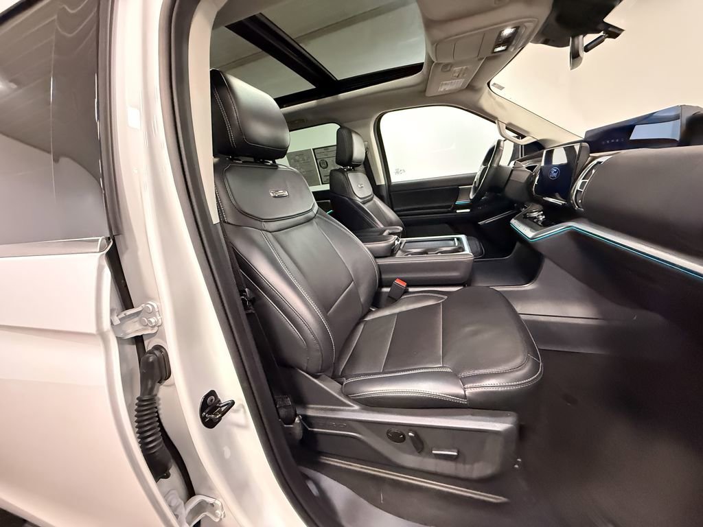 Used 2025 Ford Expedition Max Platinum image 13