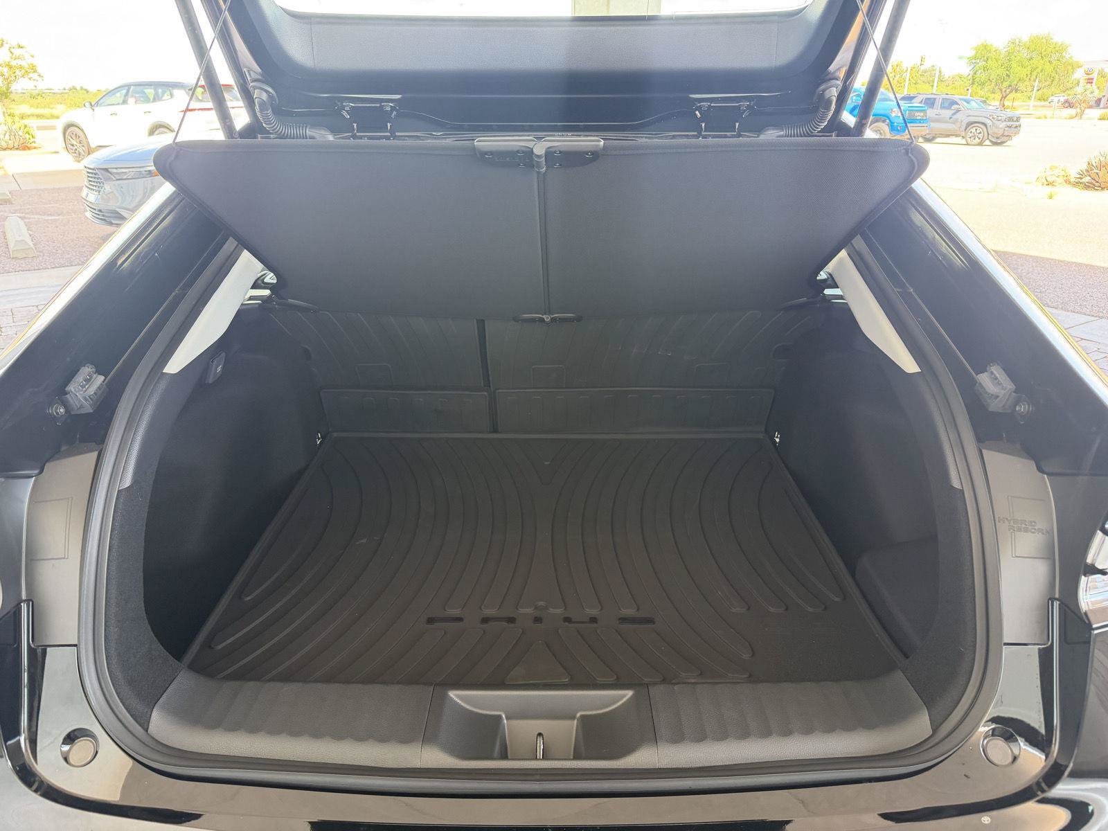 New 2027 Toyota Prius Plug-In Hybrid FWD image 14