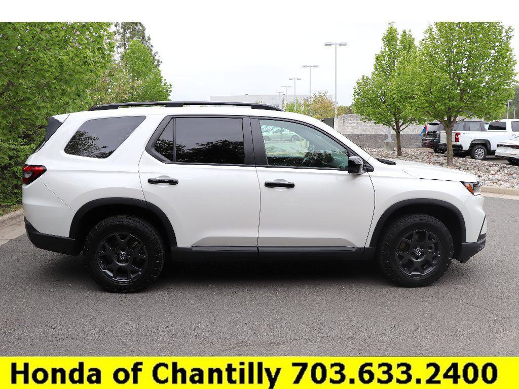 Certified 2025 Honda Pilot TrailSport image 8