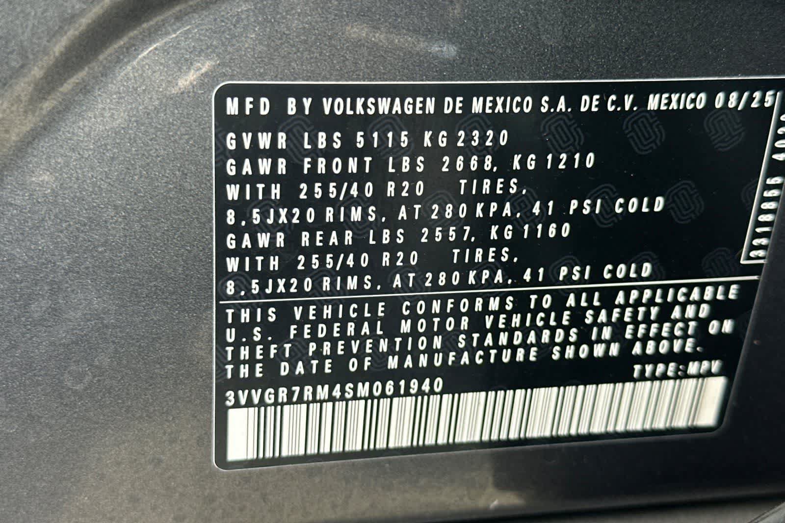 Used 2025 Volkswagen Tiguan SE R-Line AWD/4WD image 32