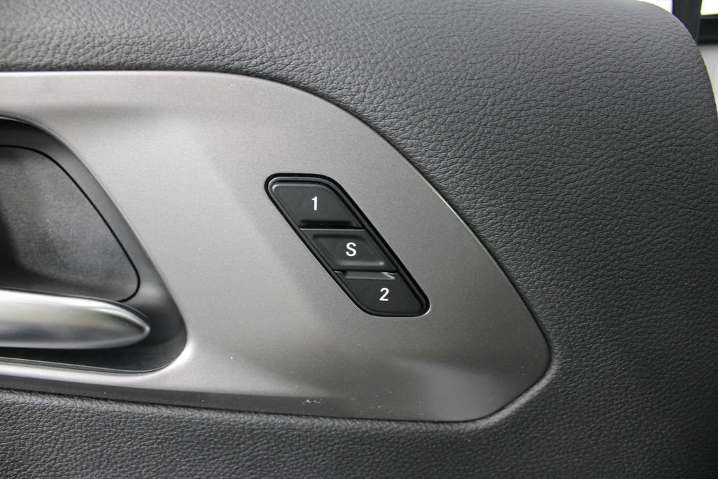 New 2027 Chrysler Pacifica Select FWD image 14