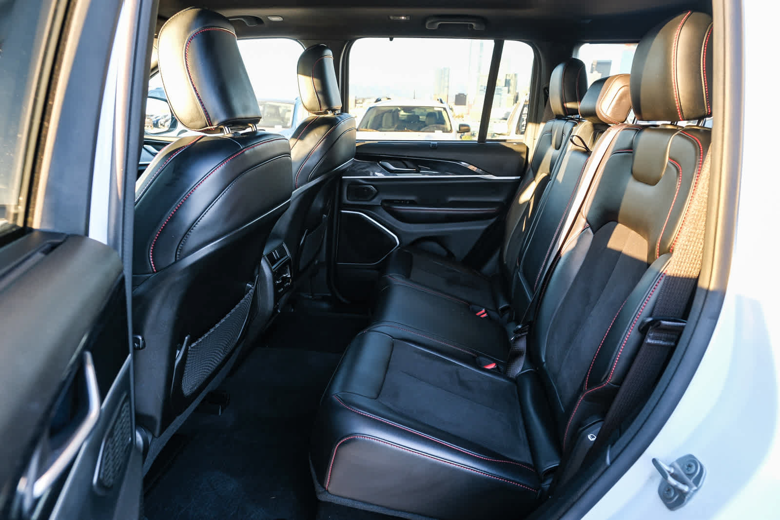 Used 2022 Jeep Grand Cherokee Trailhawk w/ Luxury Tech Group III AWD/4WD image 19