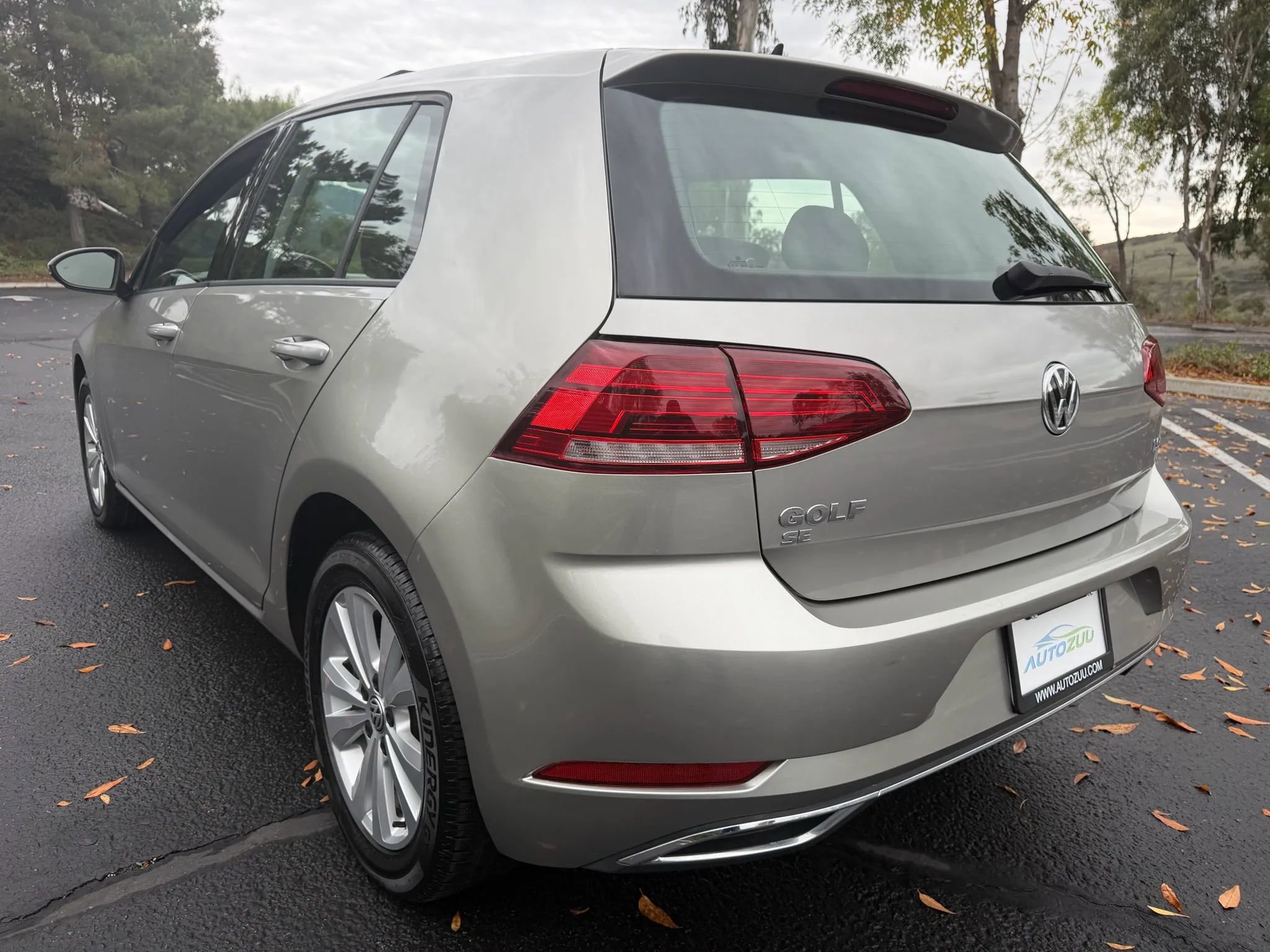 Used 2018 Volkswagen Golf SE image 3