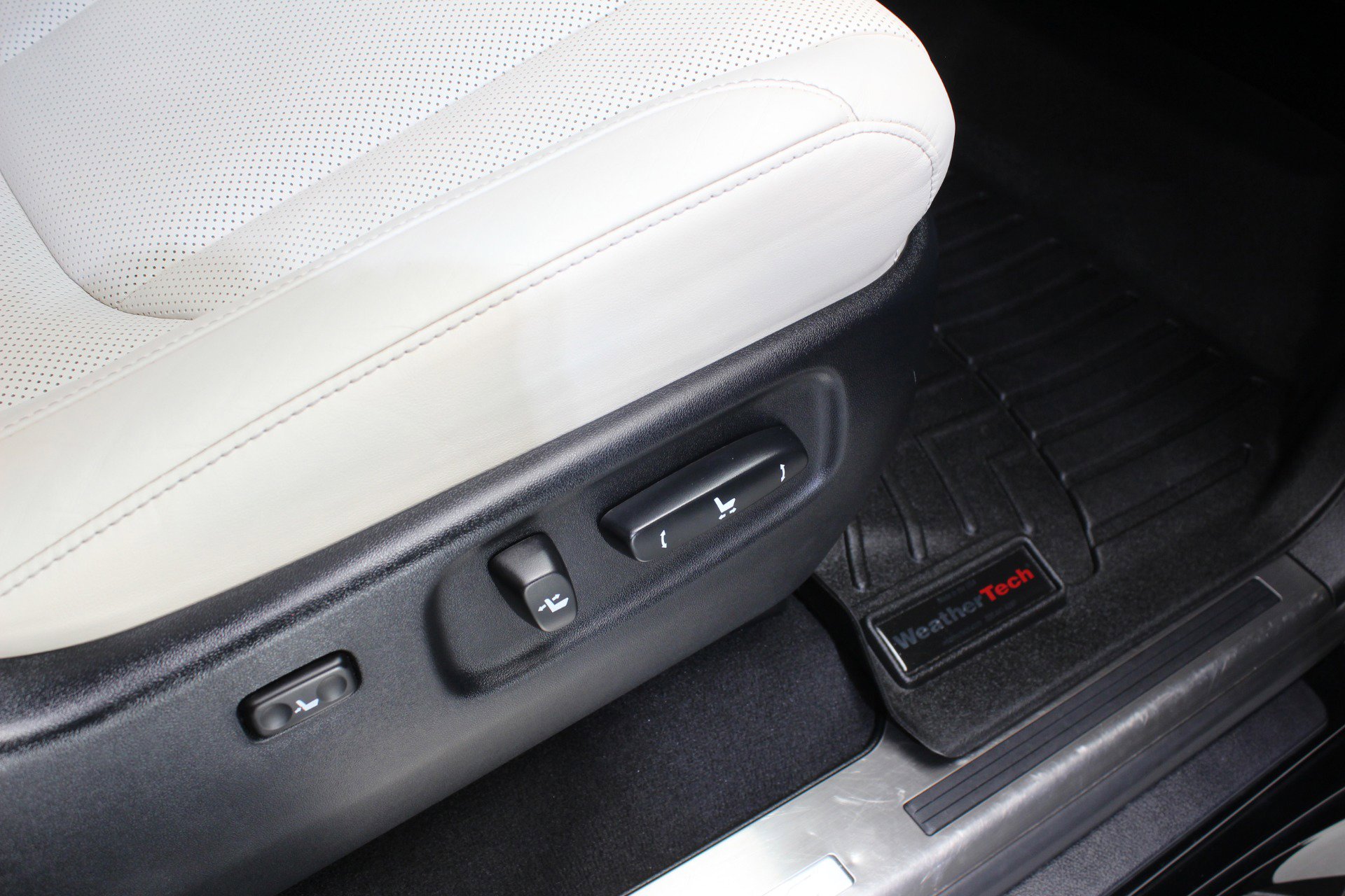 Used 2019 Lexus LX 570 Three-Row Inspiration Series w w/ Inspiration Series image 50