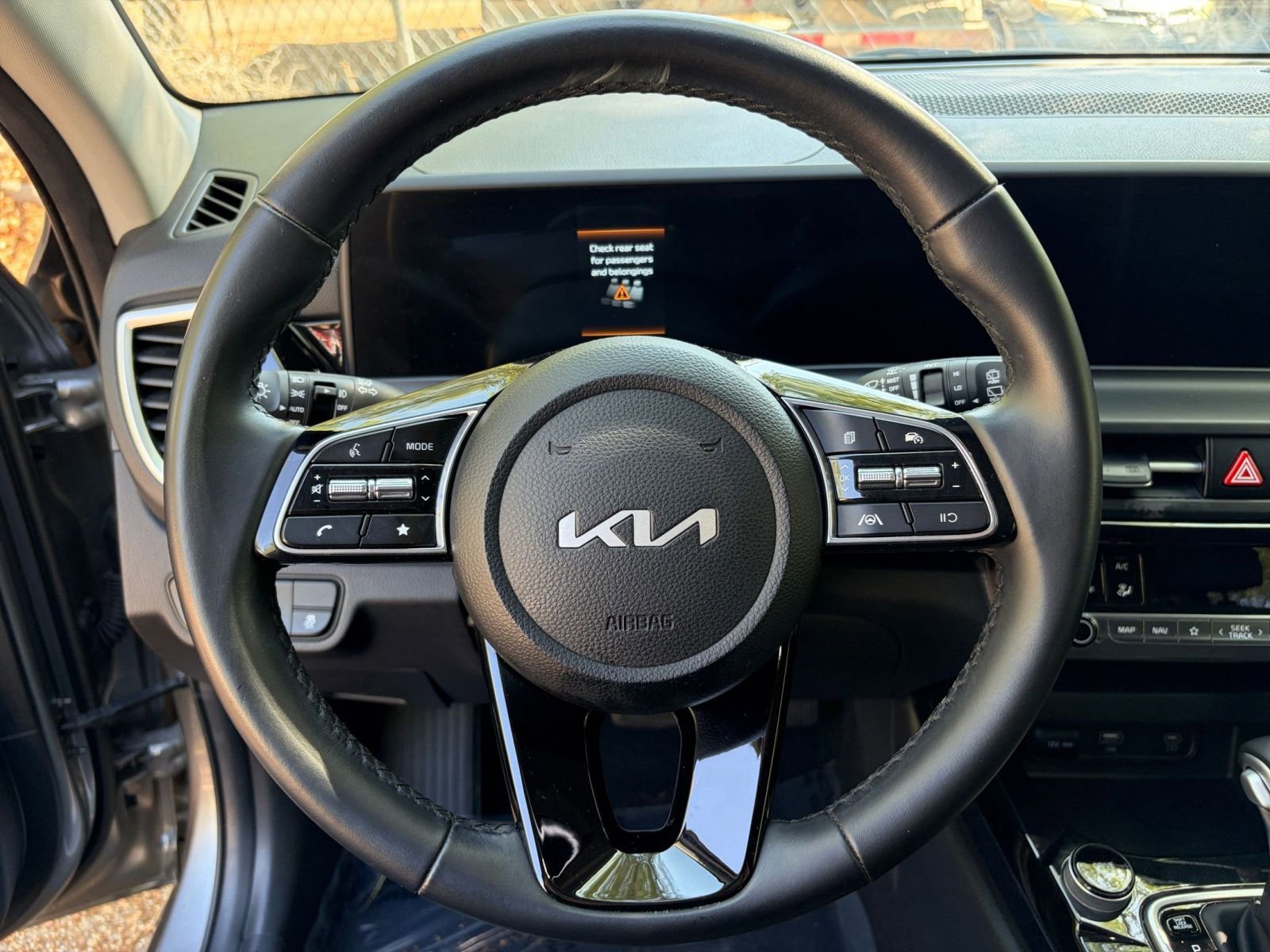 Used 2025 Kia Seltos S image 27