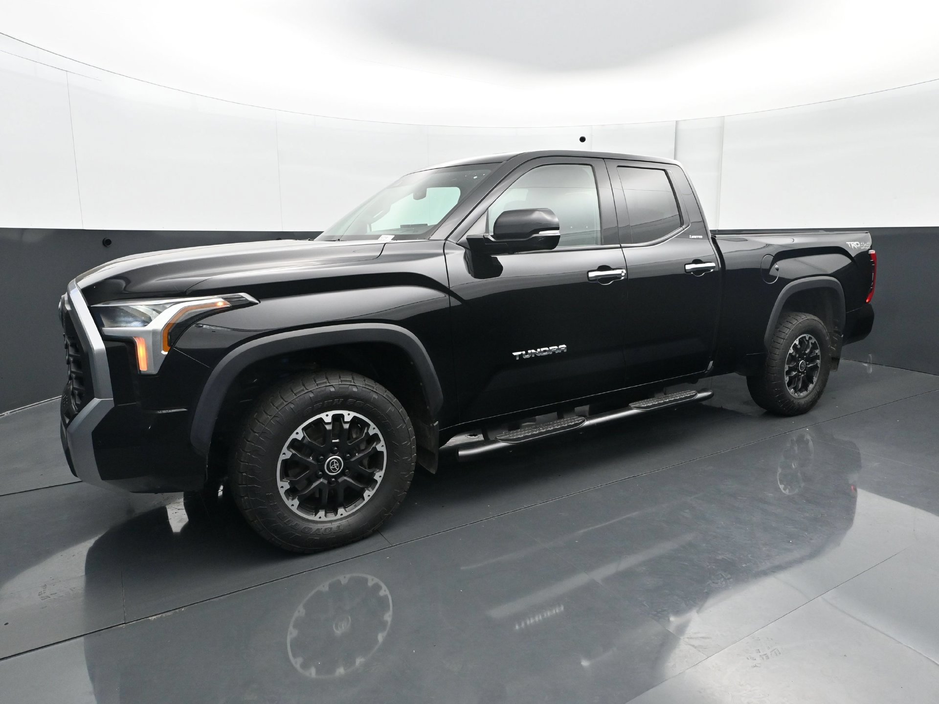 Used 2022 Toyota Tundra Limited AWD/4WD image 2