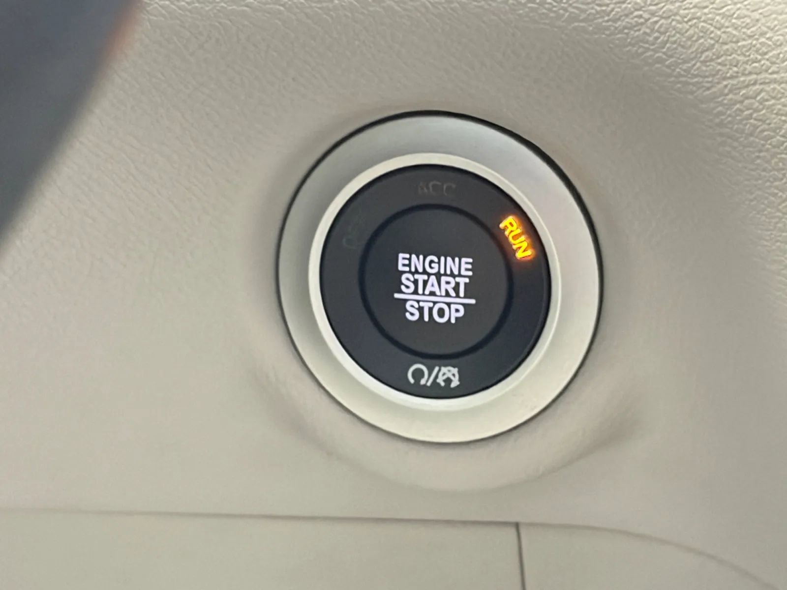 Used 2017 Chrysler Pacifica Touring-L FWD image 28