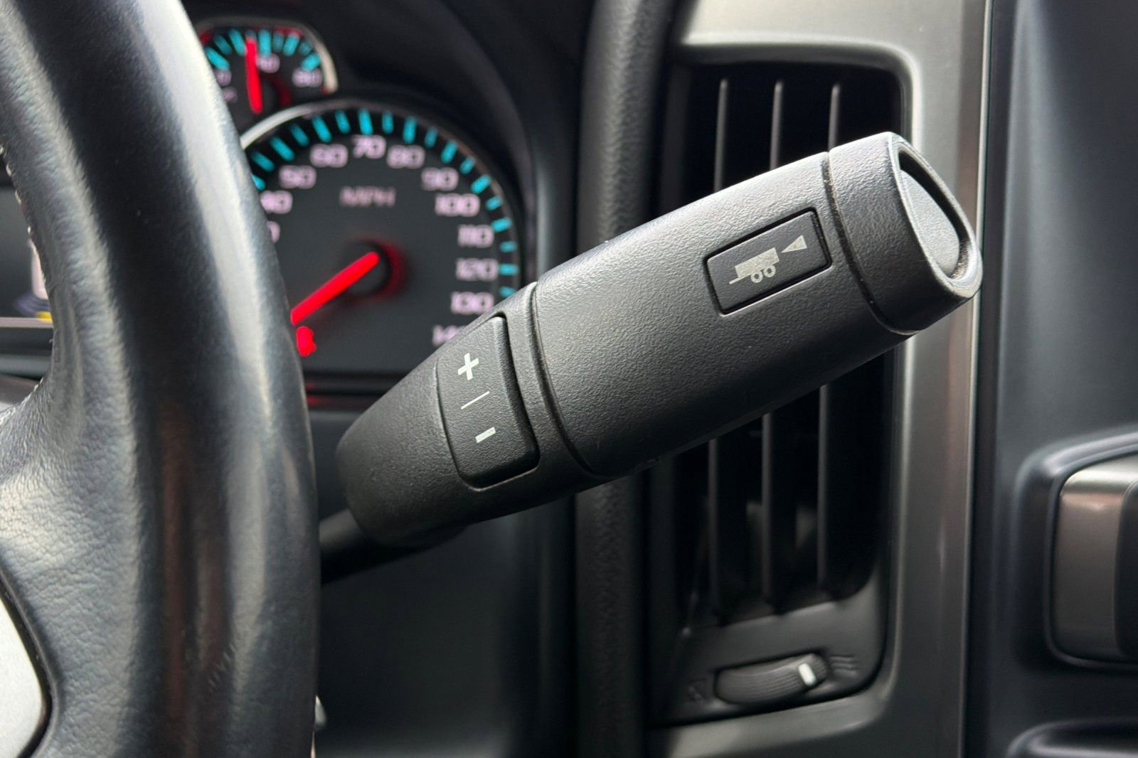 Used 2018 Chevrolet Silverado 1500 LT w/ All Star Edition image 31