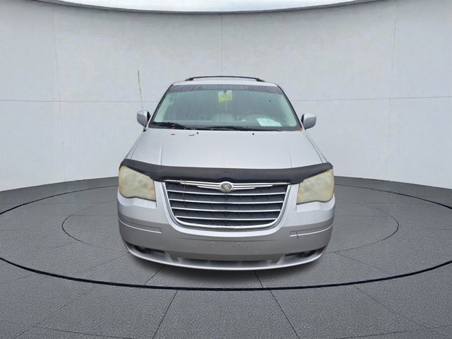 Used 2010 Chrysler Town & Country Touring image 6