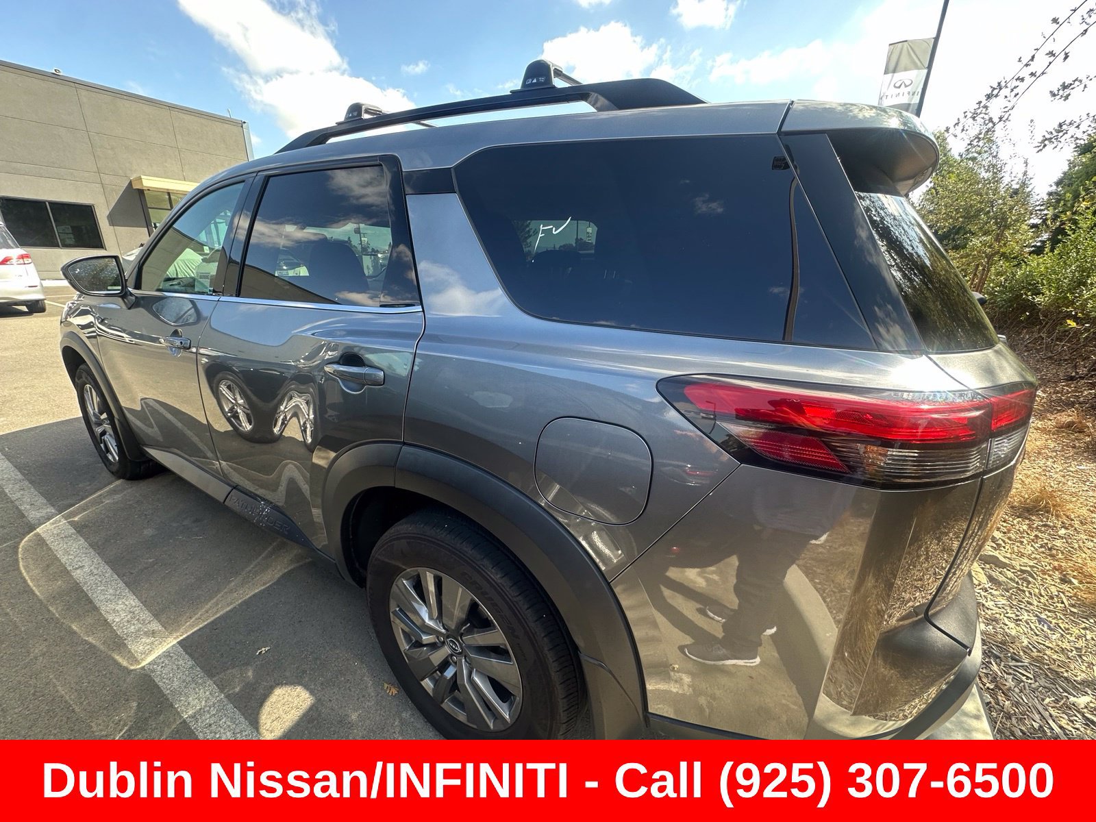 Used 2025 Nissan Pathfinder SV w/ Cargo Package FWD image 4