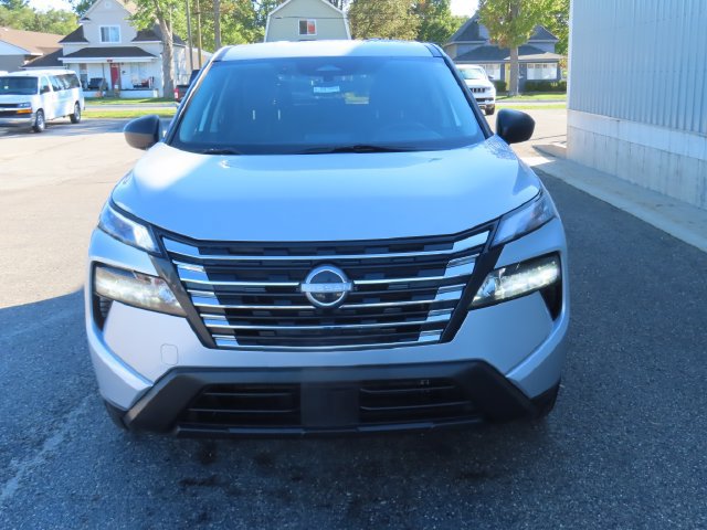 Used 2024 Nissan Rogue S AWD/4WD image 11