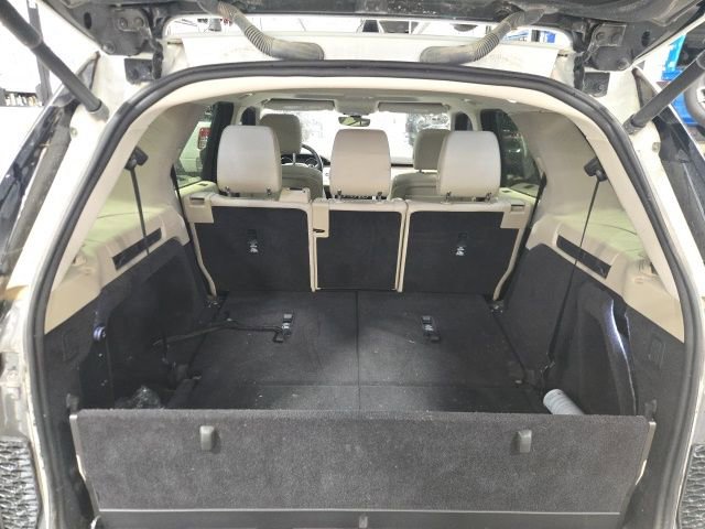 Used 2017 Land Rover Discovery HSE image 11