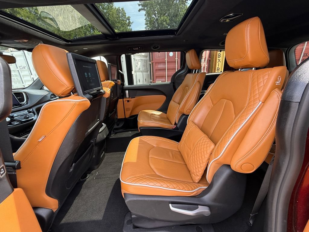 Used 2023 Chrysler Pacifica Pinnacle FWD image 27