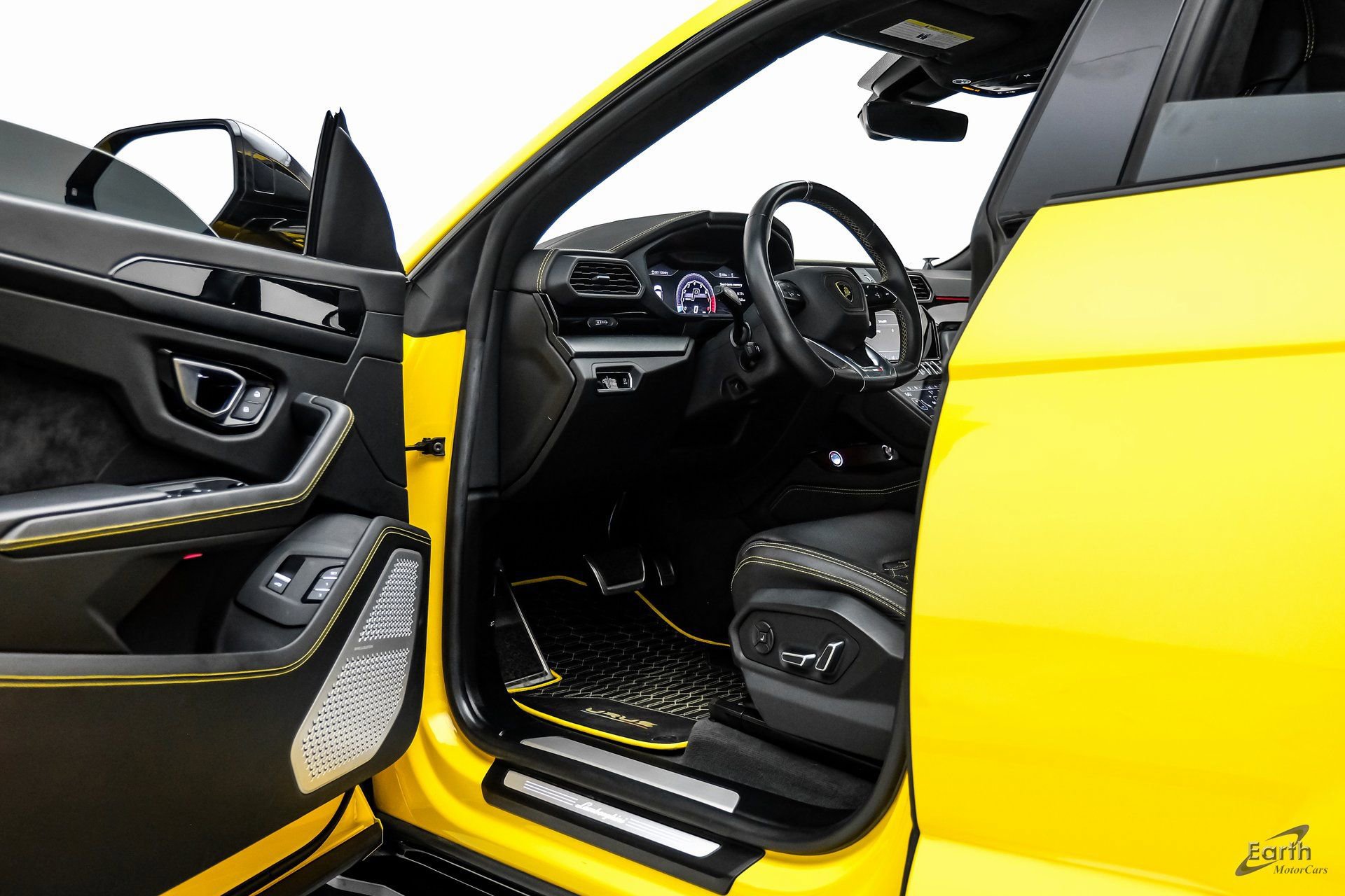 Used 2021 Lamborghini Urus image 39