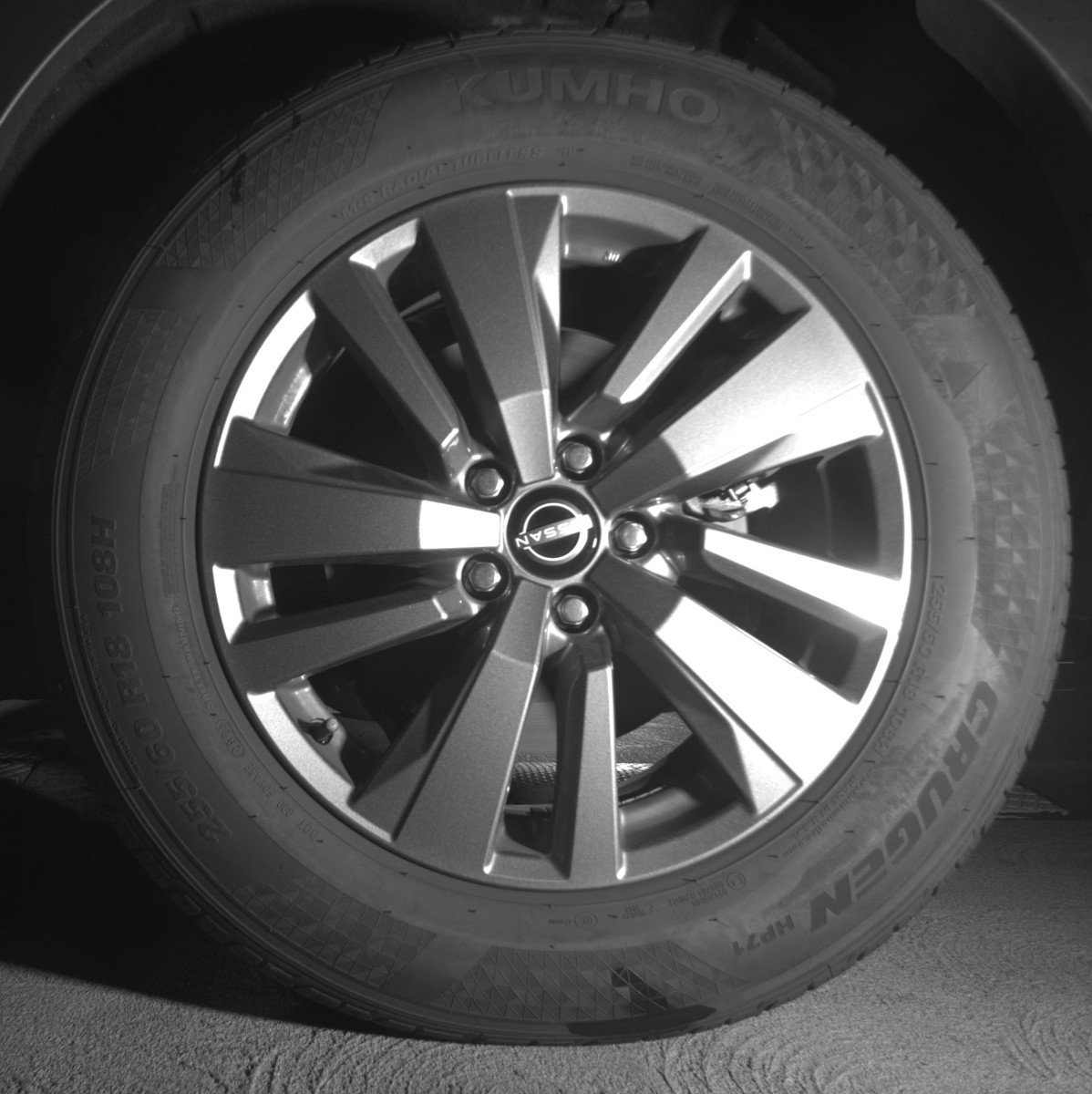 Used 2025 Nissan Pathfinder SV FWD image 14