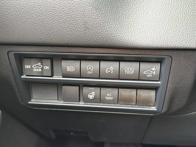 Used 2025 Toyota Tundra Limited AWD/4WD image 36