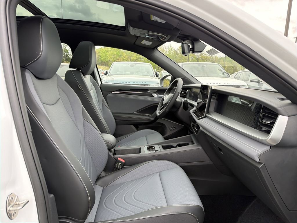 New 2026 Volkswagen Tiguan SE R-Line image 18